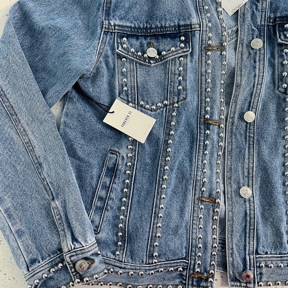 NWT Forever21 Jean Jacket Women’s Small Denim Studded Trim - Picture 5 of 7